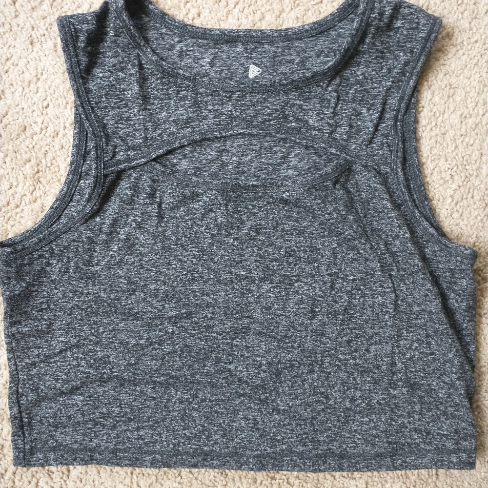 Sports crop top